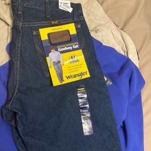 32/32 Regular fit wrangler jeans